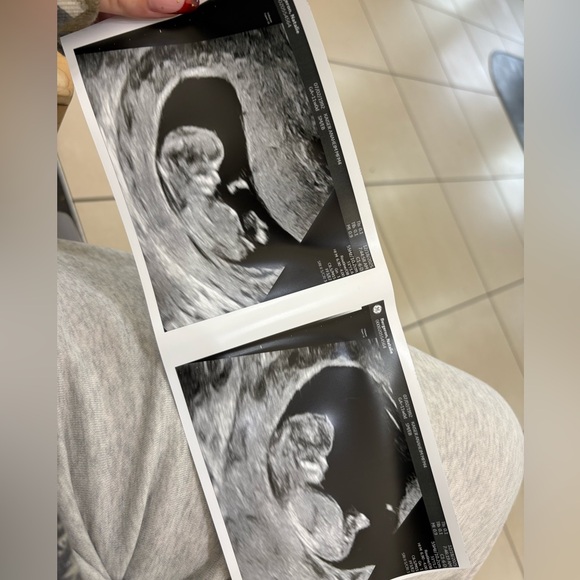 THURSDAY NIGHT LIVE w/@kiss41705 TONIGHT @ 6PM PST 💋 GIVVY W/EVERY PURCHASE! - Picture 4 of 8